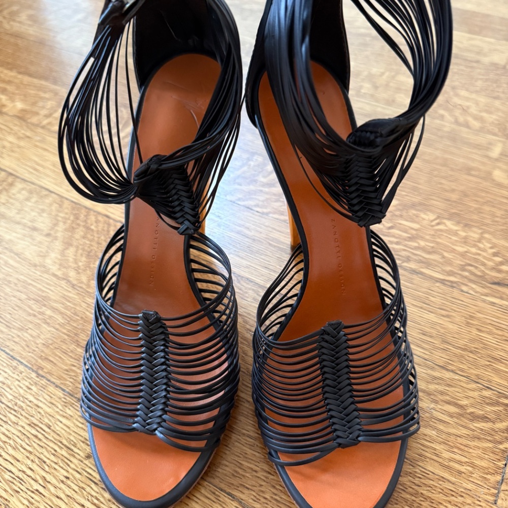Giuseppe Zanotti Sz 38/US 8 Brown Leather Sandals w/ Gold Heel + Zippered Back